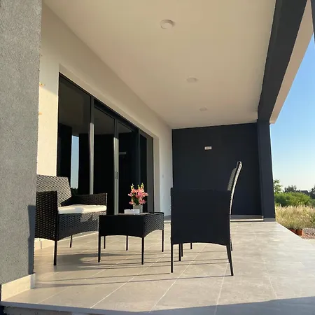 Kleopatra Βίλα *